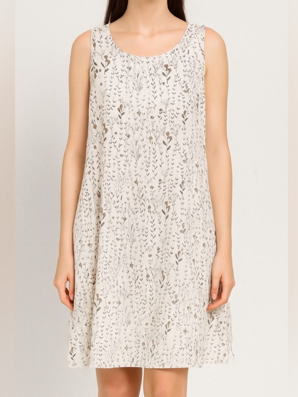 Rachel  Zoe 100% Linen White, Gold, Blue Floral A Line Shift Dress. Size Large.